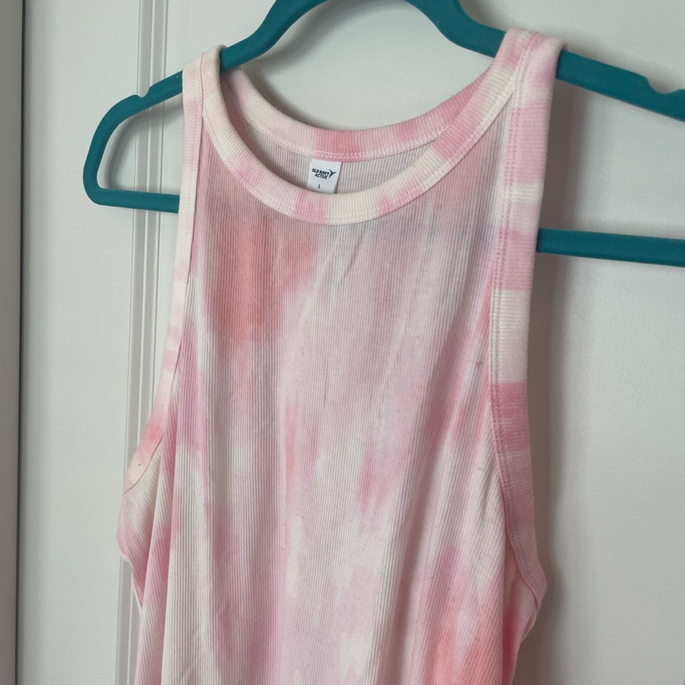 Old Navy Active - Ultra Light Ribbed Tank Top - Picture 3 of 5